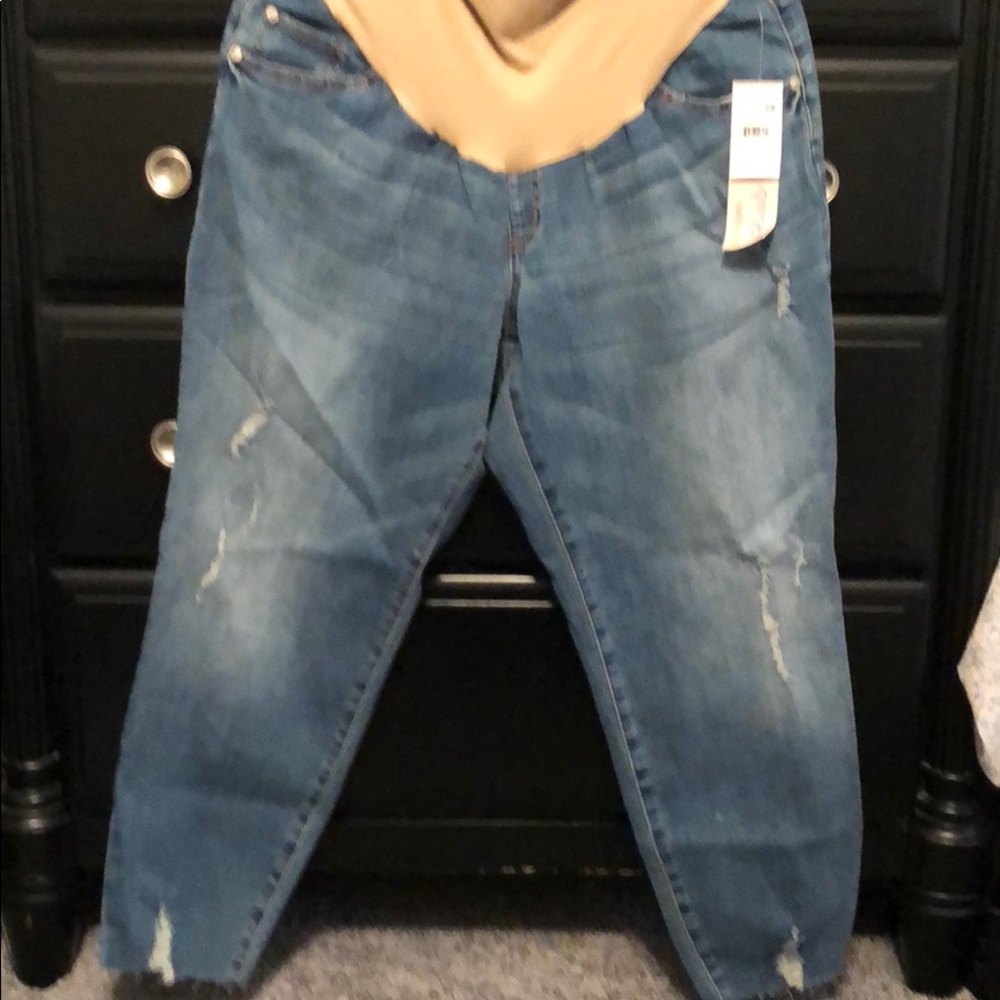 NWT Motherhood Maternity Cropped Distressed Jeans
